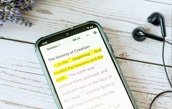 Descubra o Conhecimento Divino: Os Melhores Aplicativos para Escutar e Ler a Bíblia na Play Store