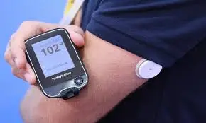 Controle sua glicose com praticidade! Monitorar os níveis de glicose no sangue é essencial para pessoas com diabetes ou outras condições de saúde relacionadas ao açúcar no sangue.